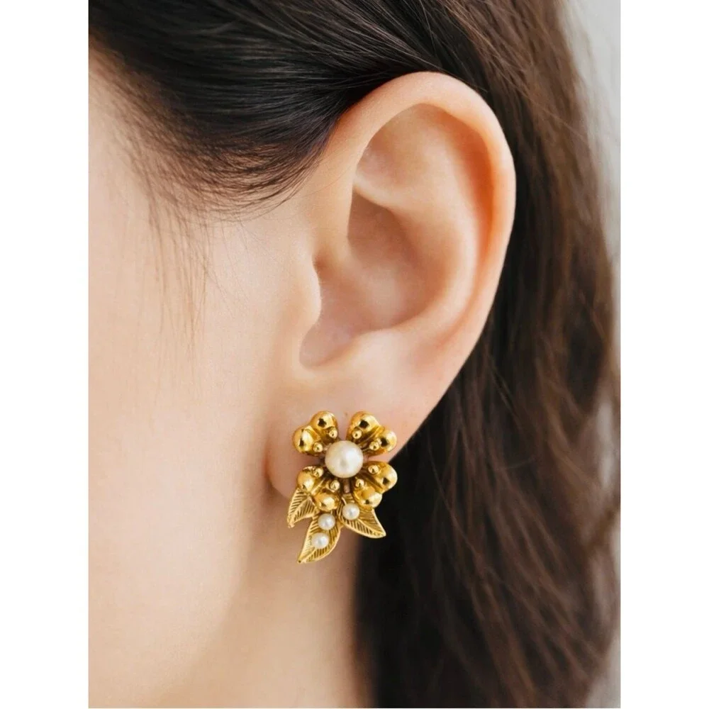 Vintage 1928 Brand Gold Tone Faux Pearl Flower Clip-On Earrings Floral